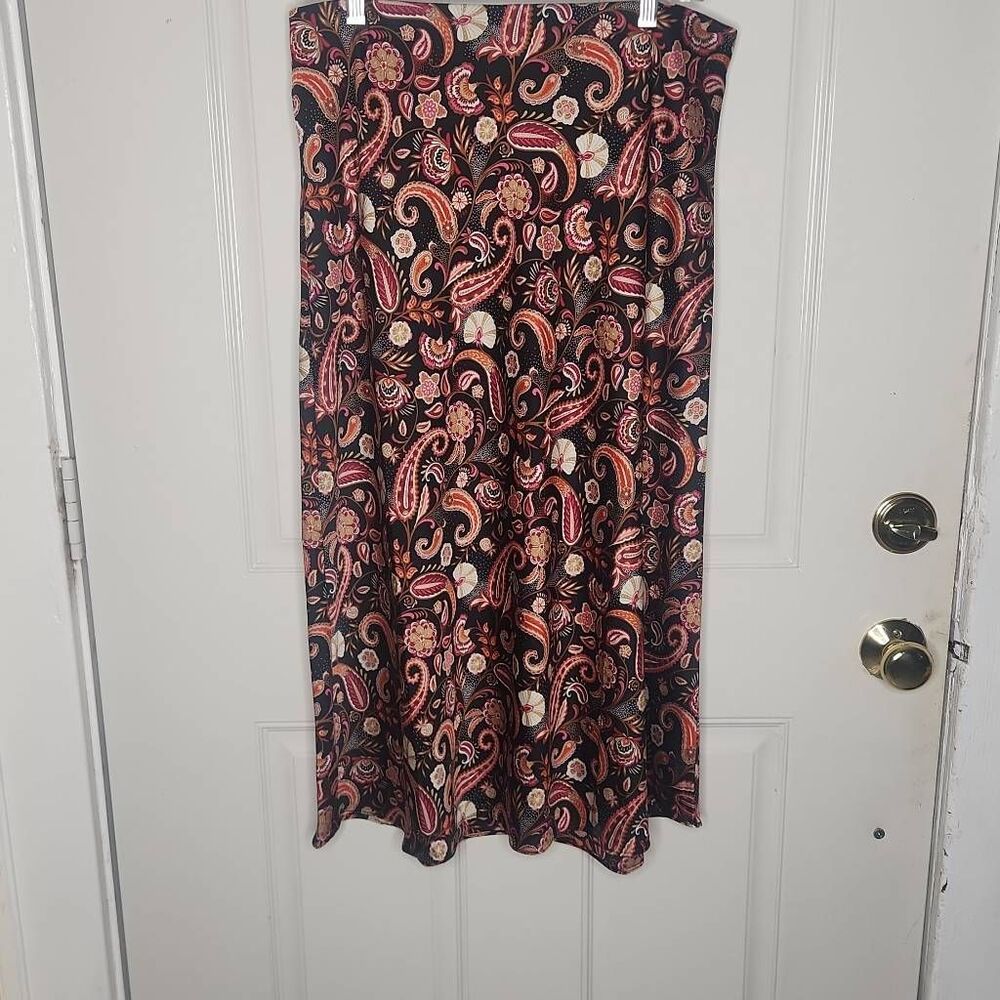 Loft brown oaiey print long skirt women's. Size L petite